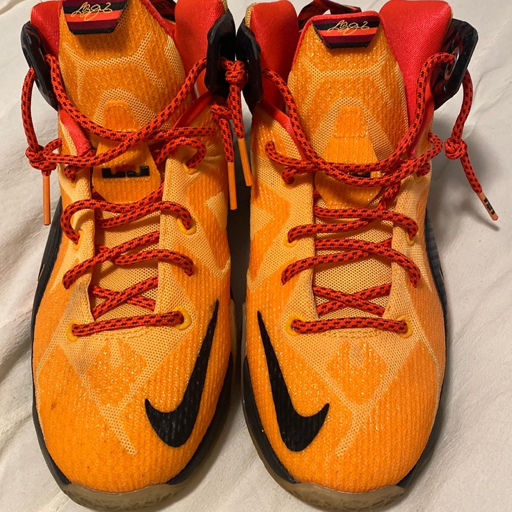 NIKE LEBRON JAMES X11 12 BASKETBALL SNEAKERS SIZE 6.5 Y